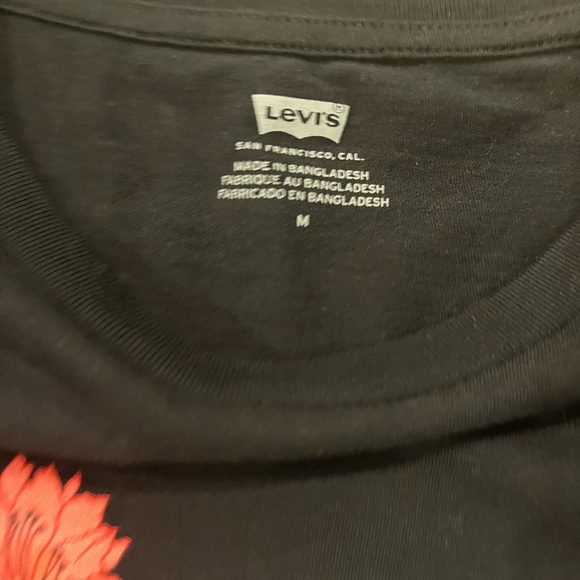 Levi’s Graphic Tee - Picture 4 of 4